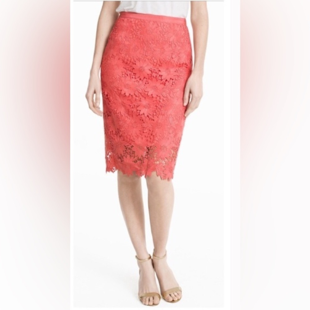 WHITE HOUSE BLACK MARKET Floral Lace Pencil Skirt Size 4 Lined Feminine Party